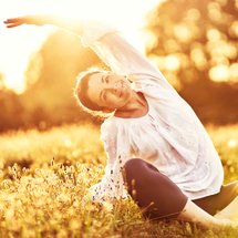 Bewegung Yoga Übungen Stressabbau Selbstfürsorge Cristiana Blag